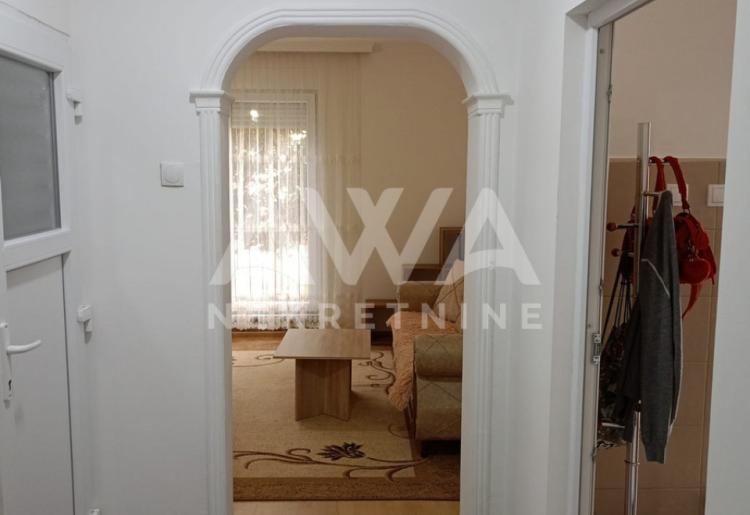 Apatin, Dvojna kuća 72 m2 plac 416 m2
