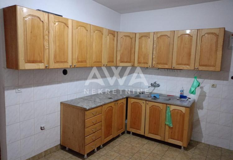 Apatin. Prizemna 125m2 kuća na placu od 3.7ar