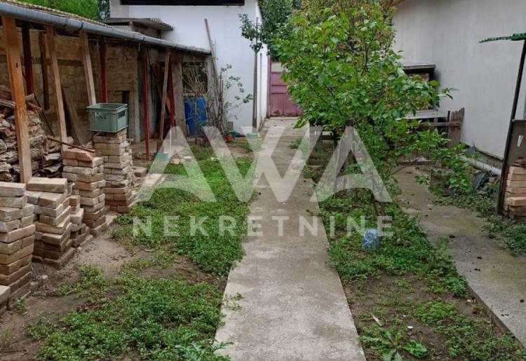 Apatin. Prizemna 125m2 kuća na placu od 3.7ar