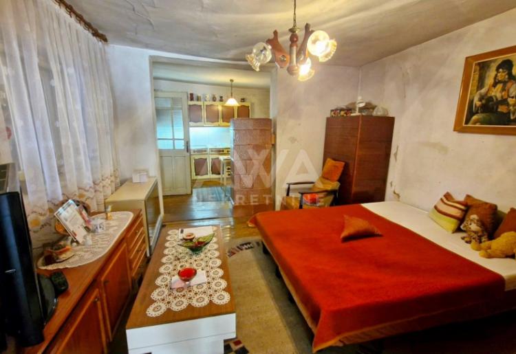 Dvorišni stan blizu železničke, 120m2