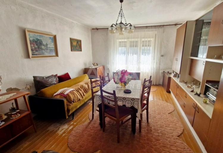 Dvorišni stan blizu železničke, 120m2
