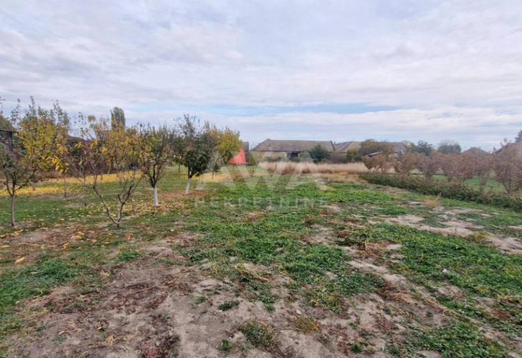 Sivac, Prostrana porodična kuća na velikom placu idealna za miran život ili investiciju