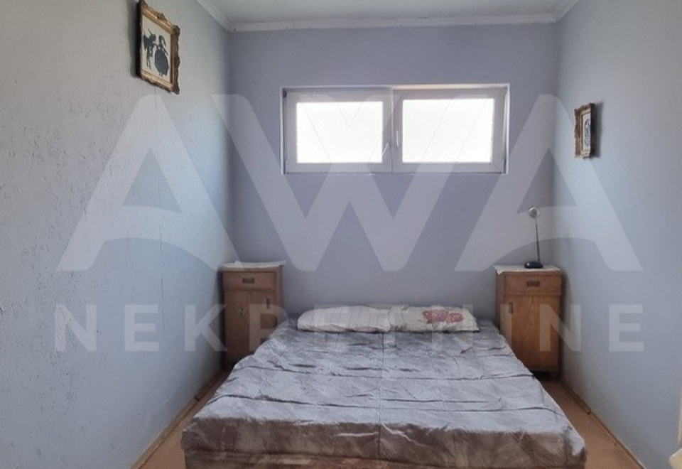 Dve kuće na jednom placu, 327m2, plac 13ar