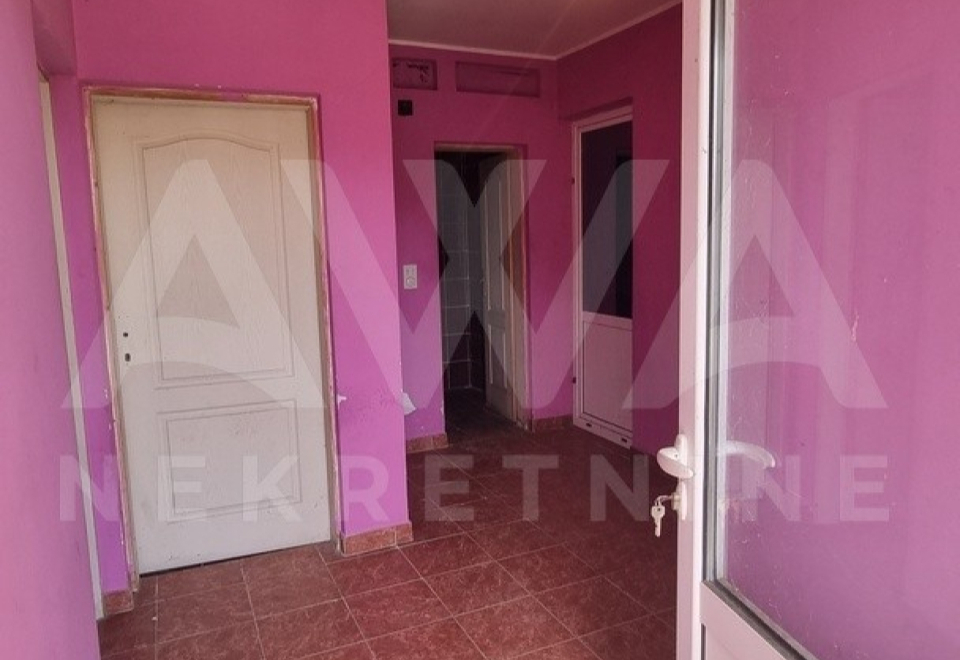 Dve kuće na jednom placu, 327m2, plac 13ar