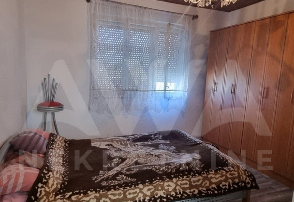 Dve kuće na jednom placu, 327m2, plac 13ar