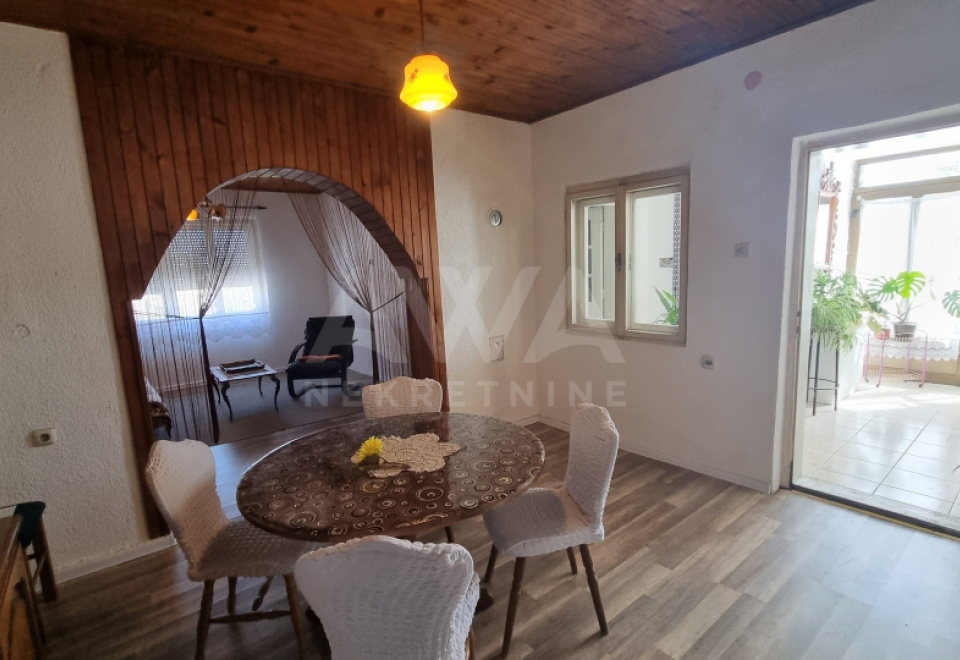 Dve kuće na jednom placu, 327m2, plac 13ar