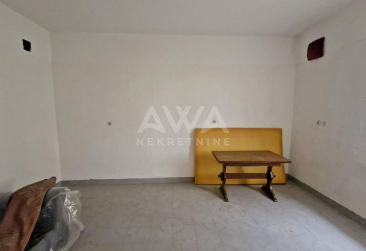 Apatin, Kuća sa lokalom 296m2