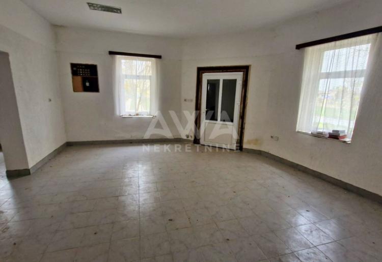 Apatin, Kuća sa lokalom 296m2