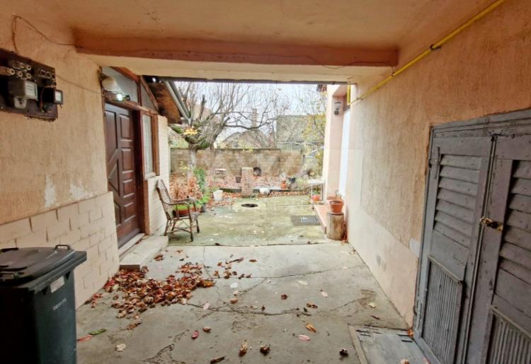 Apatin, Kuća sa lokalom 296m2