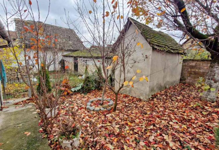 Apatin, Kuća sa lokalom 296m2