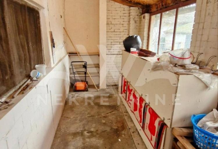 Apatin, Kuća sa lokalom 296m2