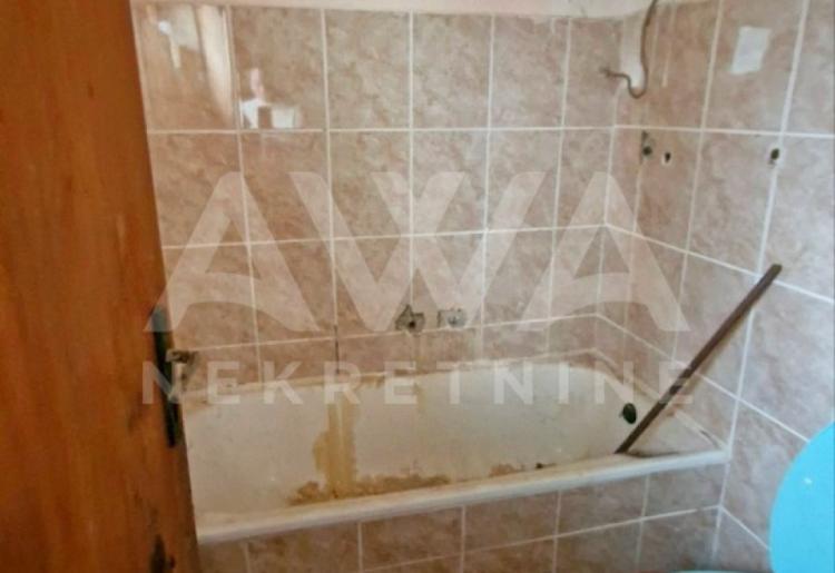 Apatin, Kuća sa lokalom 296m2