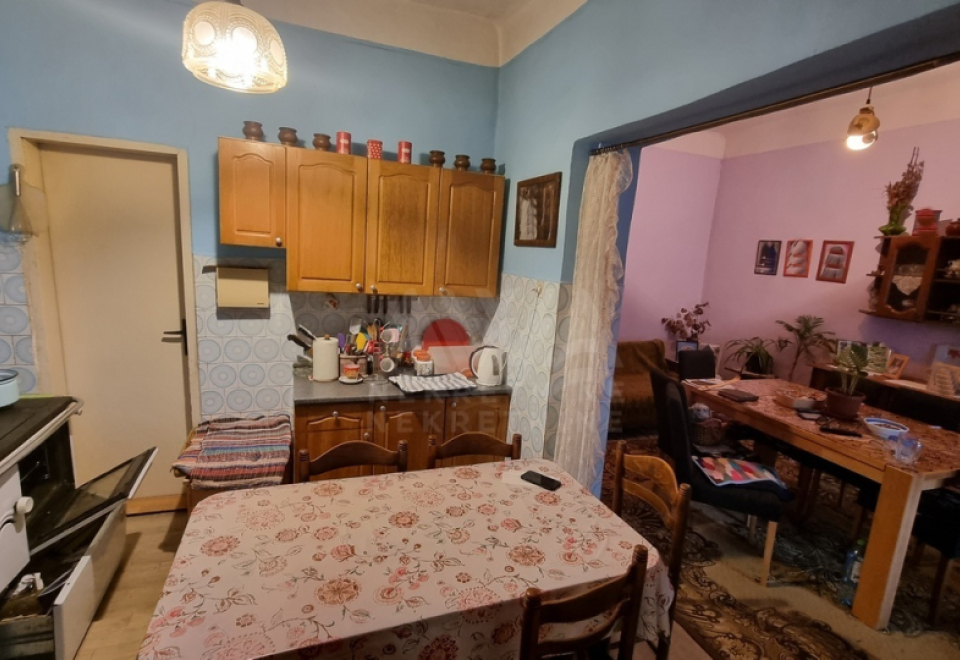 Starogradska kuća 208m2, plac 8.7ar