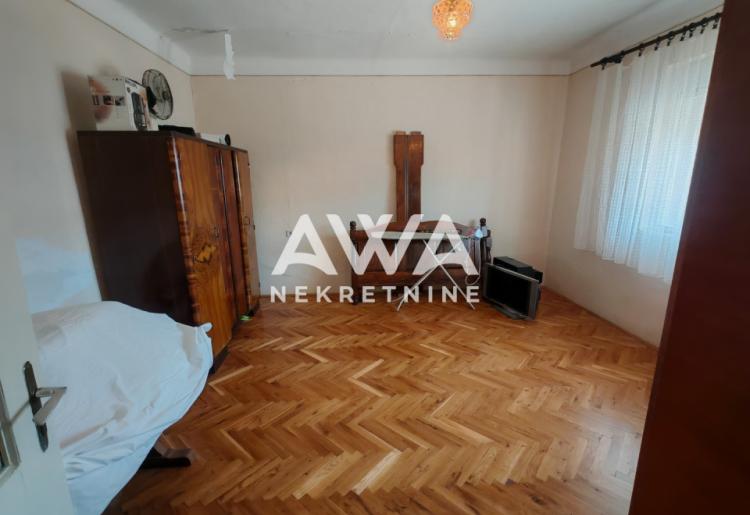 Prizemna dvojna kuća na prodaju u Apatinu – 92 m², zasebna parcela, useljiva