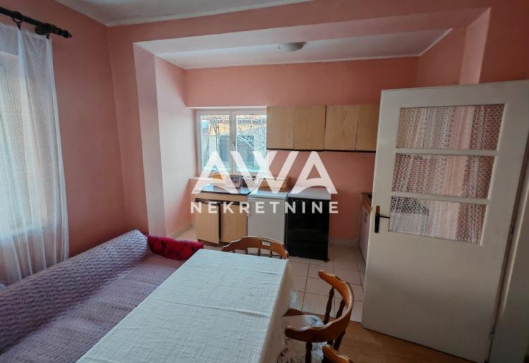 Prizemna dvojna kuća na prodaju u Apatinu – 92 m², zasebna parcela, useljiva