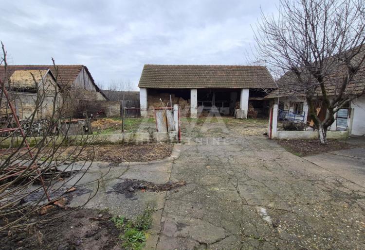 Kuća na prodaju u Bačkom Gračacu – 121 m², plac 1.645 m² | veliki plac