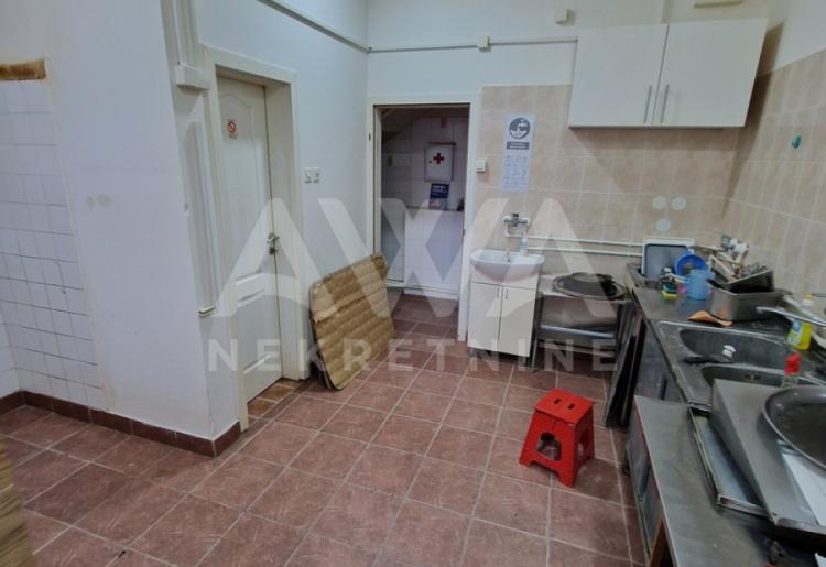 Na prodaju lokal – picerija, kancelarije u Somboru