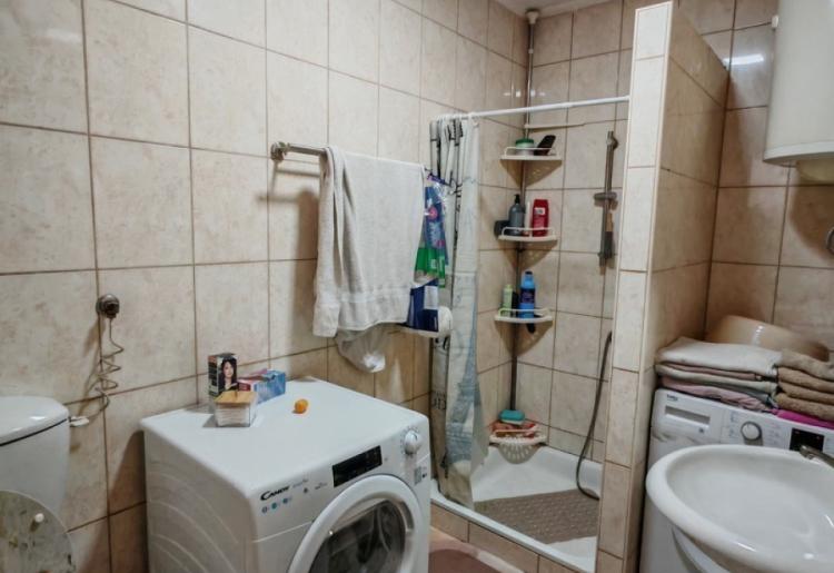 Renovirana trosobna kuća na prodaju u Bogojevu – 125 m², lep plac