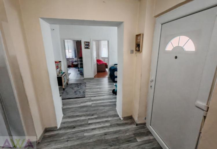 Renovirana trosobna kuća na prodaju u Bogojevu – 125 m², lep plac