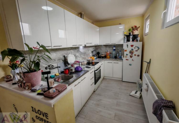 Renovirana trosobna kuća na prodaju u Bogojevu – 125 m², lep plac