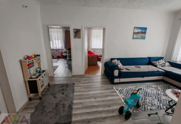 Renovirana trosobna kuća na prodaju u Bogojevu – 125 m², lep plac