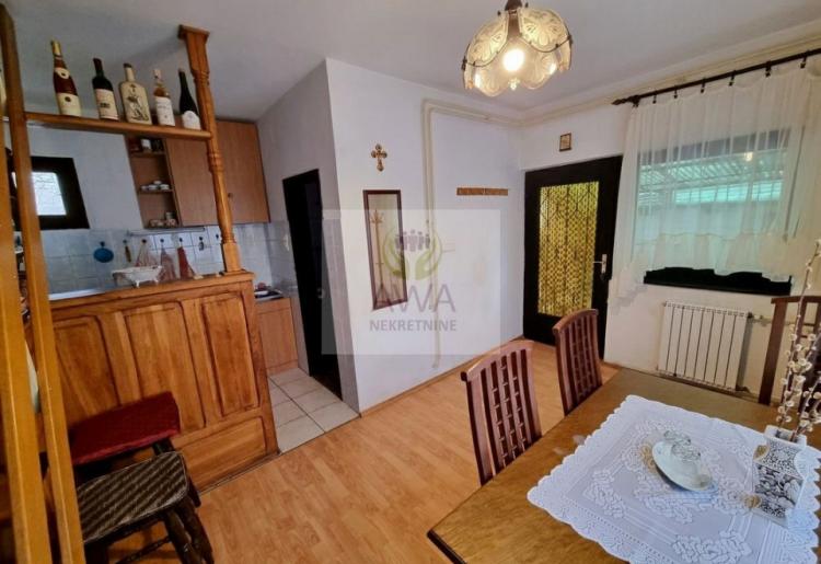 Na prodaju dve kuće u Somboru – MZ Mlake, 147 m², plac 6 ari