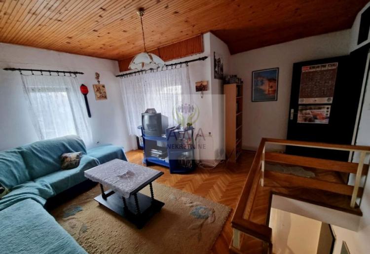 Na prodaju dve kuće u Somboru – MZ Mlake, 147 m², plac 6 ari