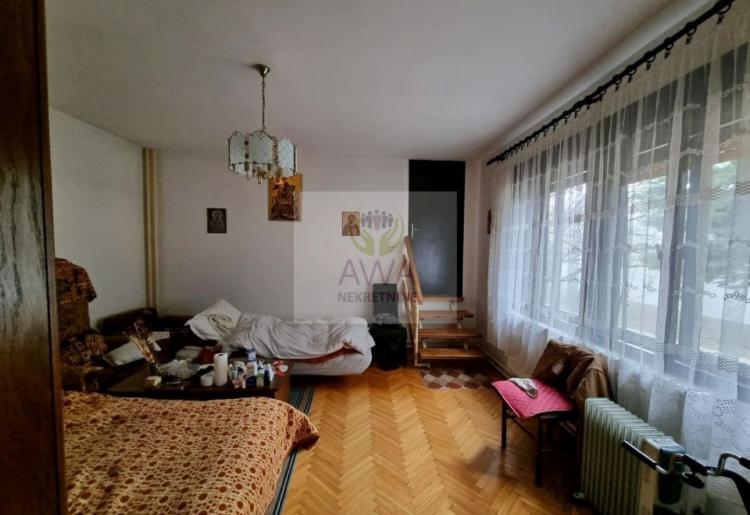 Na prodaju dve kuće u Somboru – MZ Mlake, 147 m², plac 6 ari