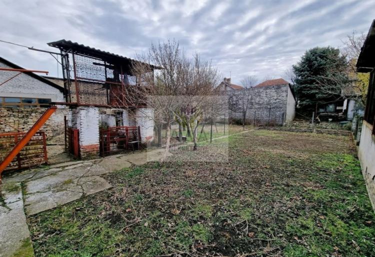 Na prodaju dve kuće u Somboru – MZ Mlake, 147 m², plac 6 ari