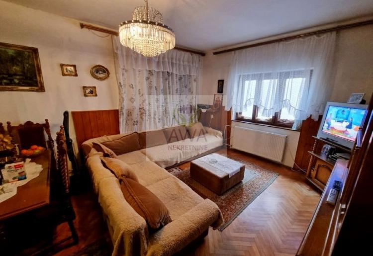 Na prodaju dve kuće u Somboru – MZ Mlake, 147 m², plac 6 ari