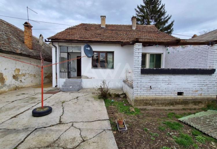 Kuća u Odžacima – 106m², plac 553m², garaža, nameštaj uključen
