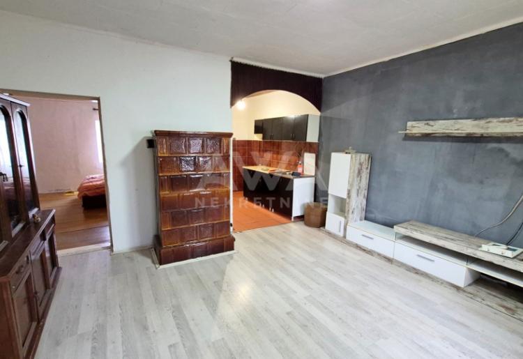 Kuća u Odžacima – 106m², plac 553m², garaža, nameštaj uključen