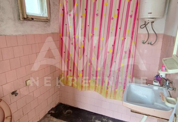 Kuća u Odžacima – 106m², plac 553m², garaža, nameštaj uključen