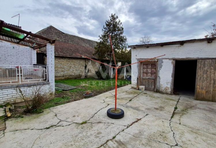 Kuća u Odžacima – 106m², plac 553m², garaža, nameštaj uključen