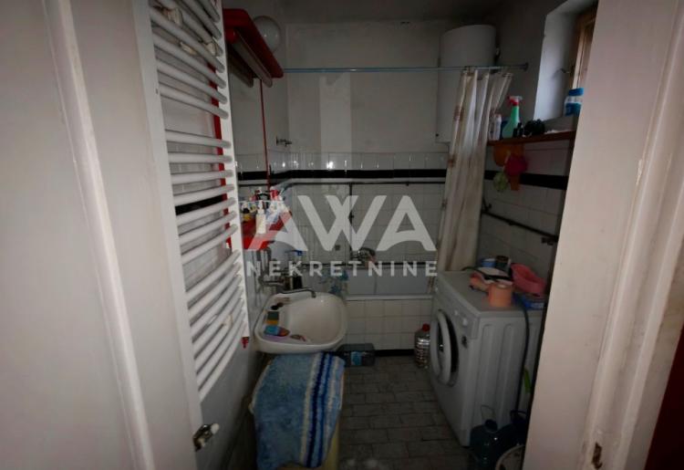 Bezdan, centar – kuća 249m², plac 682m², može kao dva stana
