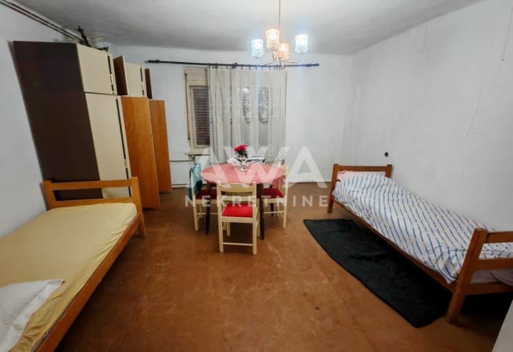 Bezdan, centar – kuća 249m², plac 682m², može kao dva stana