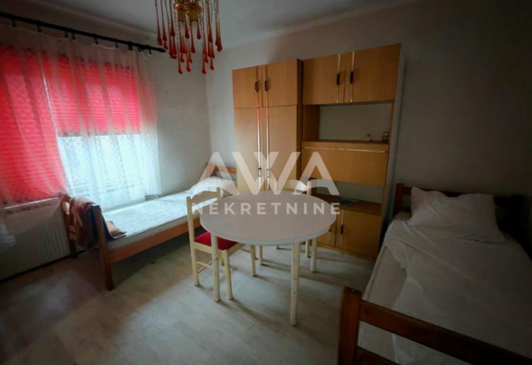Bezdan, centar – kuća 249m², plac 682m², može kao dva stana