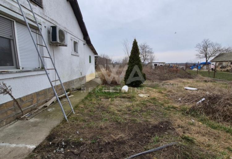 Lugovo – dvojna kuća sa započetim renoviranjem 