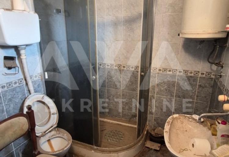 Lugovo – dvojna kuća sa započetim renoviranjem 
