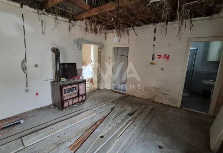 Lugovo – dvojna kuća sa započetim renoviranjem 