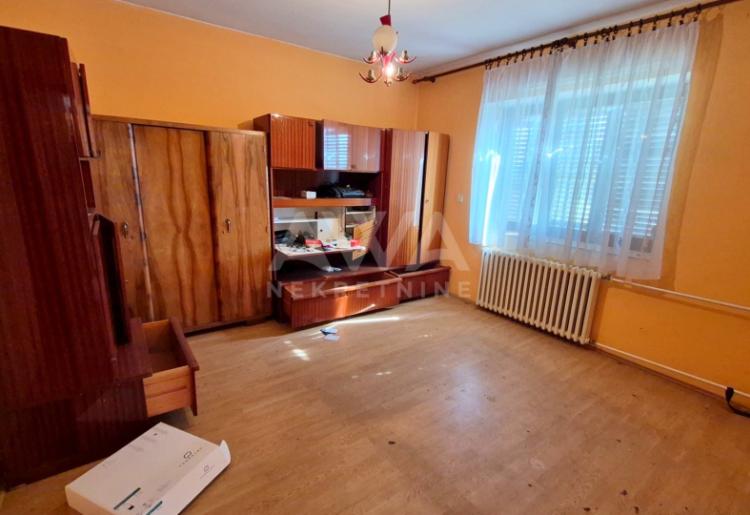 Čonoplja – Spratna kuća 172m² na velikom placu 1617m²