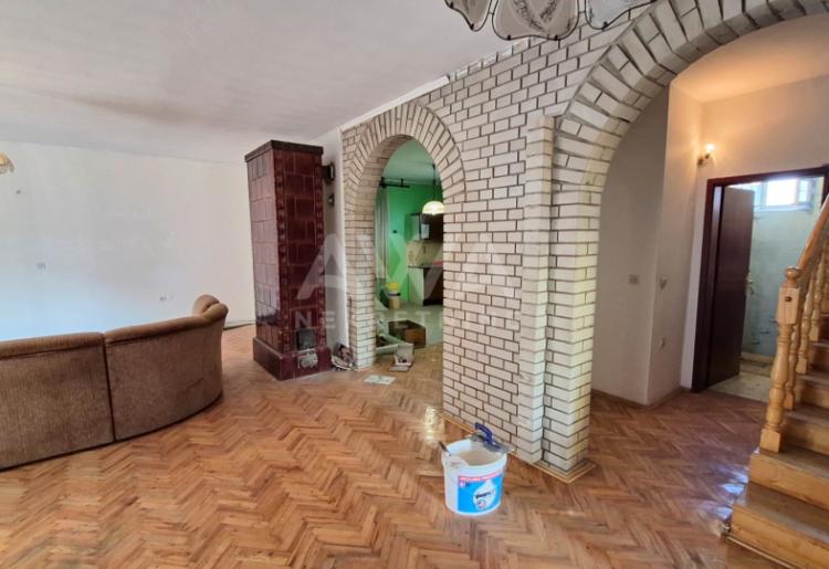 Čonoplja – Spratna kuća 172m² na velikom placu 1617m²