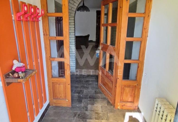 Čonoplja – Spratna kuća 172m² na velikom placu 1617m²