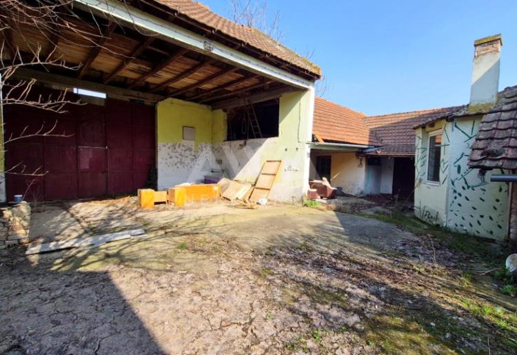 Čonoplja – Spratna kuća 172m² na velikom placu 1617m²