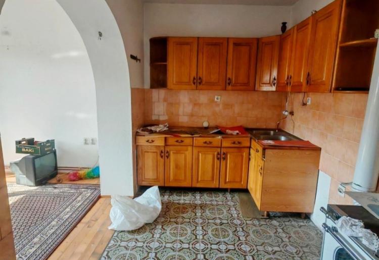 Čonoplja – porodična kuća na placu 679m²