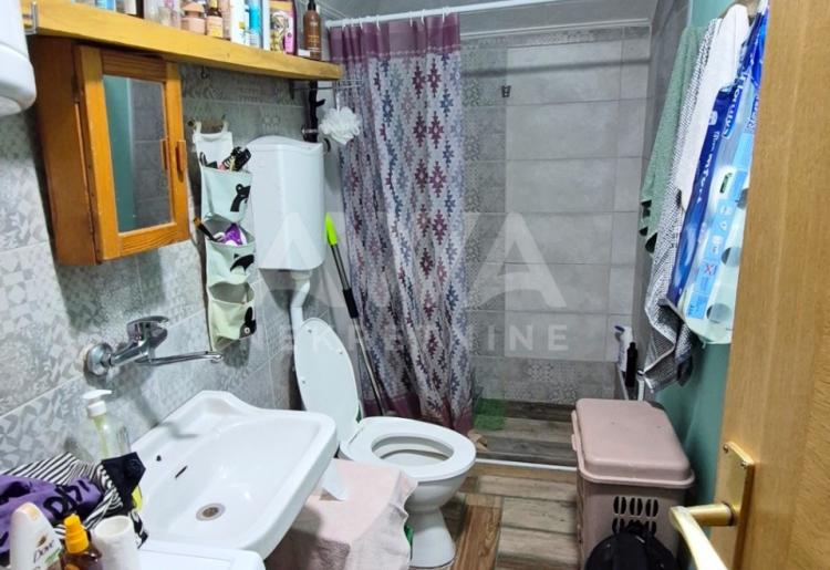 Velika kuća sa tri nivoa i poslovnim prostorom – Odžaci, 324m²