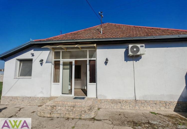 Prizemna kuća 104m² na placu 710m² – Bezdan, započeto renoviranje