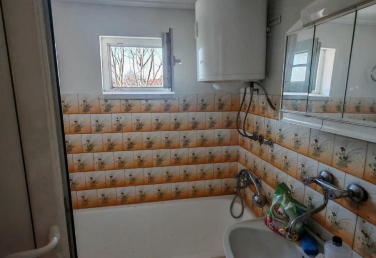 Prizemna kuća 104m² na placu 710m² – Bezdan, započeto renoviranje