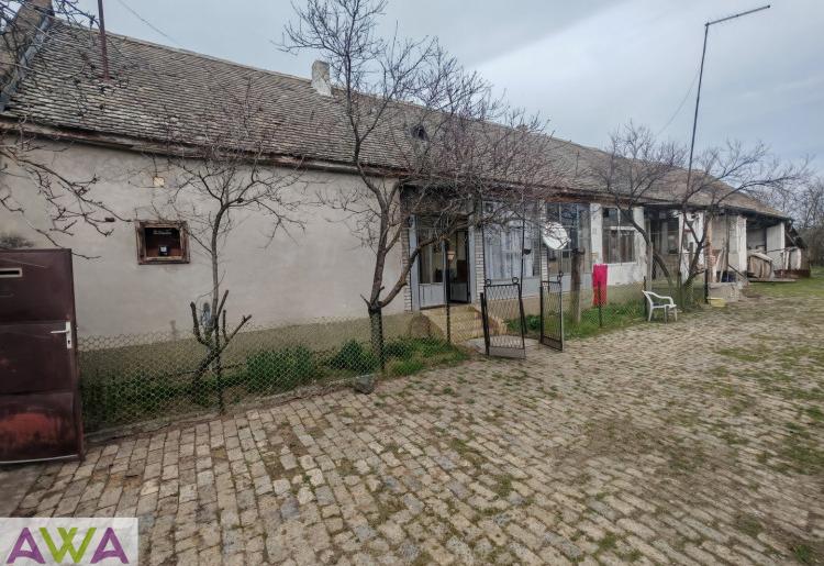 Kuća za renovaciju 244m² na velikom placu 2170m² – Bogojevo