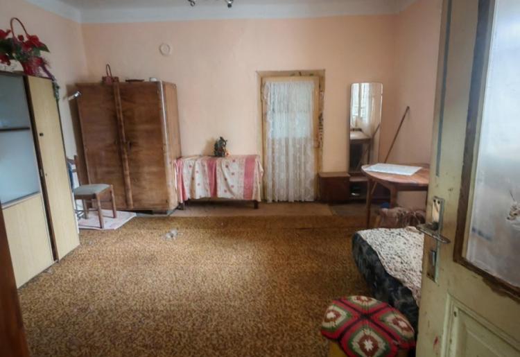 Kuća za renovaciju 244m² na velikom placu 2170m² – Bogojevo